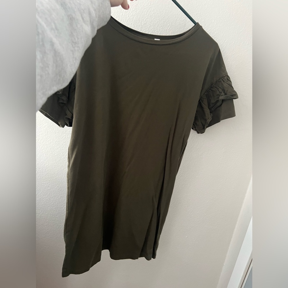 Gap t shirt dress with ruffled sleeves